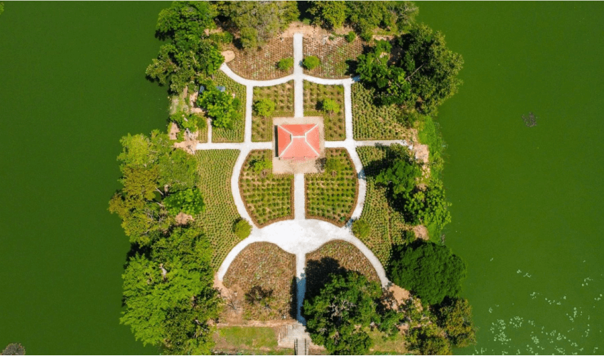 Hồ Tịnh Tâm