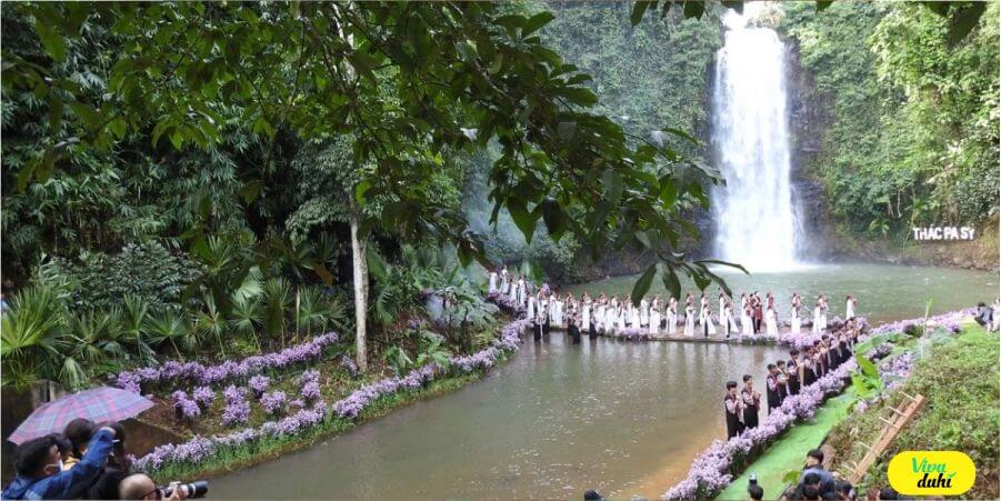 Tham gia các lễ hội đặc trưng của người Rơ Măm thác pa sỹ