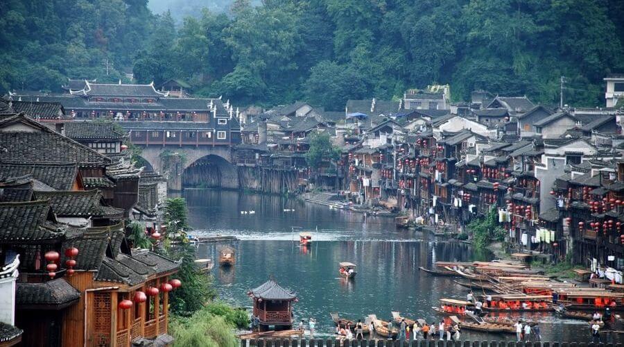 Tại sao lại gọi là Phượng Hoàng Cổ Trấn