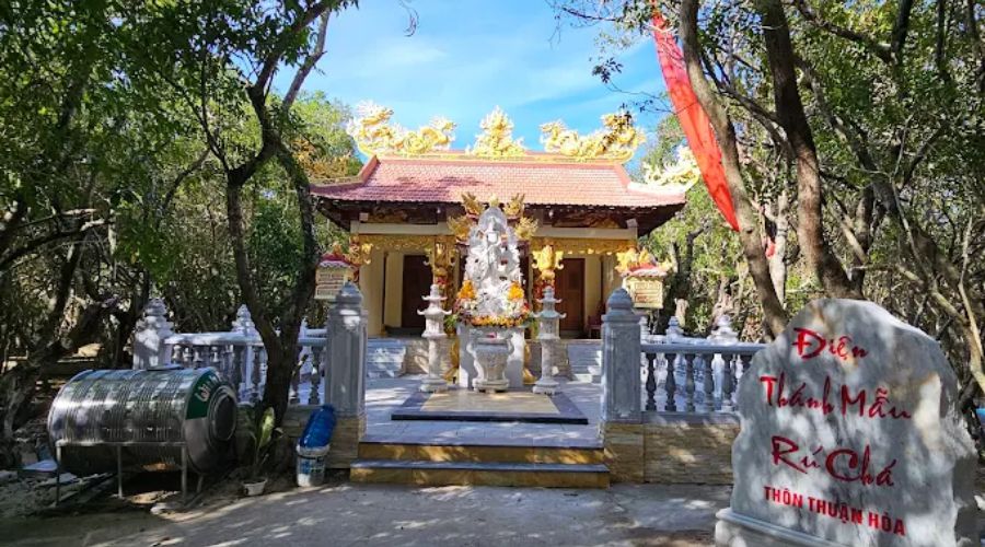 Khám phá miếu thờ bà Đức Thánh Mẫu