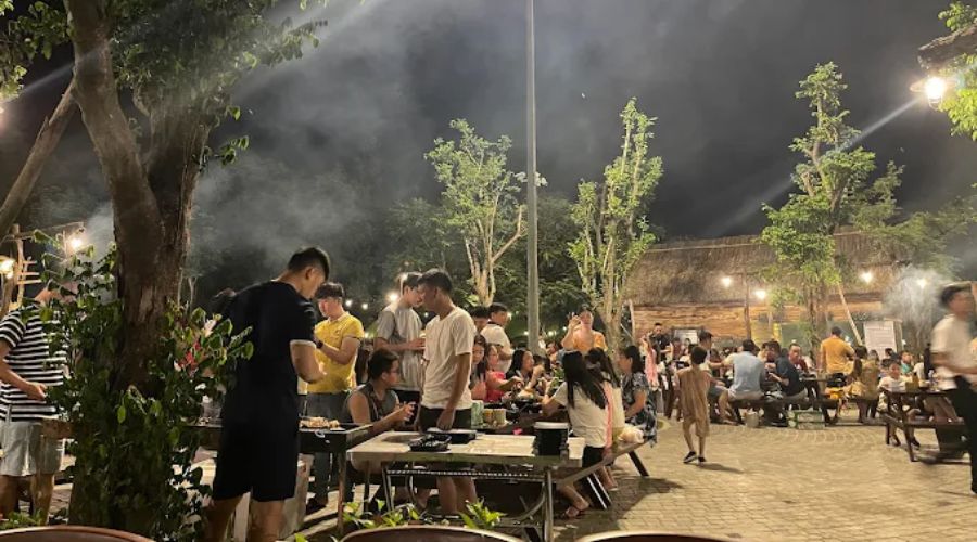 Thưởng thức ẩm thực tại đây