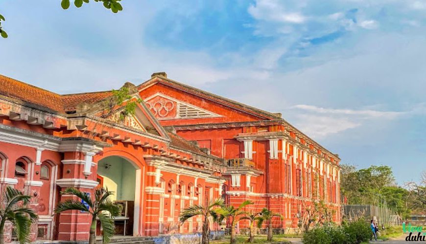 Thuyết minh về Trường Quốc Học Huế