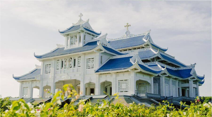 Vì sao Vương Cung Thánh Đường Đức Mẹ La Vang là địa danh cần được Review